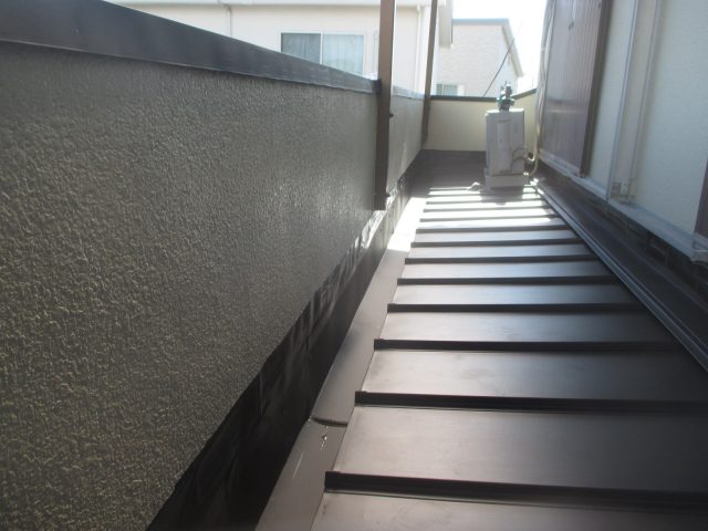 加古川市のベランダ床下の屋根葺き替え完了